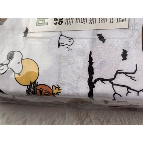 Peanuts Snoopy Woodstock Halloween QUEEN Size Sheet Set Doghouse Pumpkin Moon - Picture 16 of 16